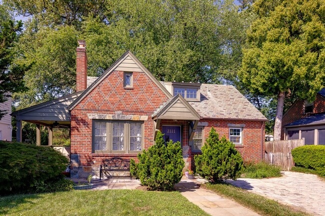 2111 Linden Ln in Silver Spring, MD - Building Photo - Building Photo