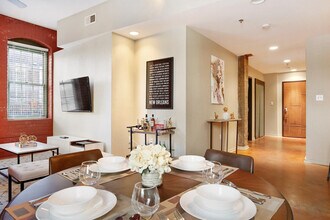 1039 Constance St in New Orleans, LA - Foto de edificio - Building Photo