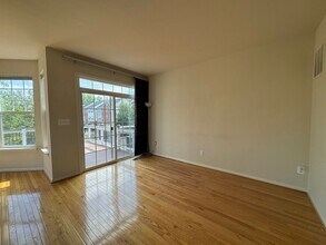 42292 Shoover Square in Chantilly, VA - Building Photo - Building Photo