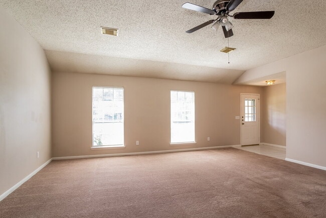 7131 Maple Walk Dr in Humble, TX - Foto de edificio - Building Photo