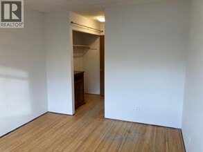 3570 E Hastings St in Vancouver, BC - Building Photo - Building Photo