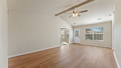 829 S Liberty Dr in Fayetteville, AR - Foto de edificio - Building Photo