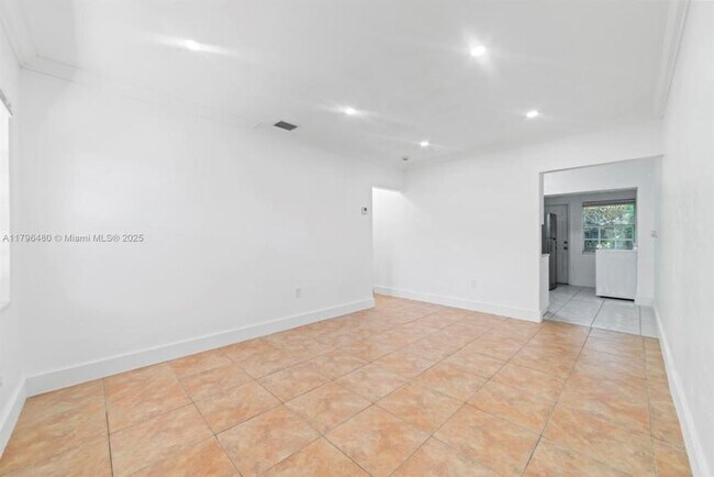 17380 NE 4th Pl in Miami, FL - Building Photo - Building Photo