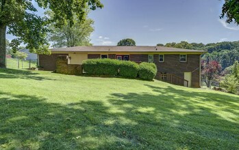 223 Sequoyah Dr in Johnson City, TN - Building Photo - Building Photo