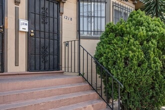 1218 13th Ave in Oakland, CA - Foto de edificio - Building Photo