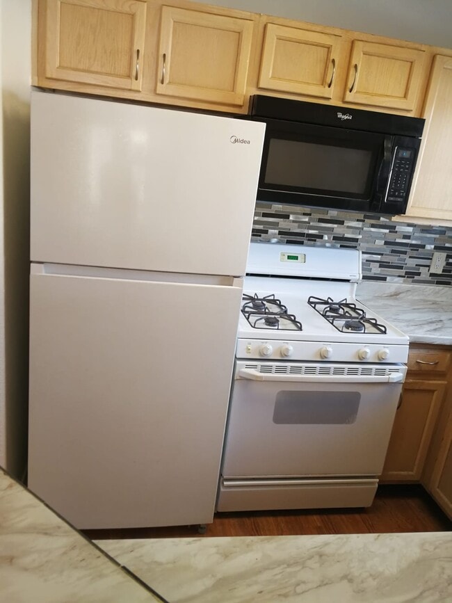 4308 W Lake Mead Blvd, Unit 102 in Las Vegas, NV - Foto de edificio - Building Photo