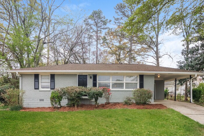 933 Clay Rd SW in Mableton, GA - Foto de edificio