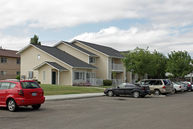 San Joaquin Vista Apartments in Firebaugh, CA - Building Photo - Building Photo