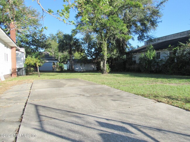 2425 N Market St in Jacksonville, FL - Building Photo - Building Photo