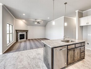 623 Hackberry Ln in Washington, OK - Building Photo - Building Photo