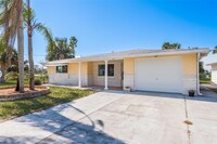 6647 Manor Beach Rd, Unit 1040FlatsAveApt407 in New Port Richey, FL - Building Photo - Building Photo