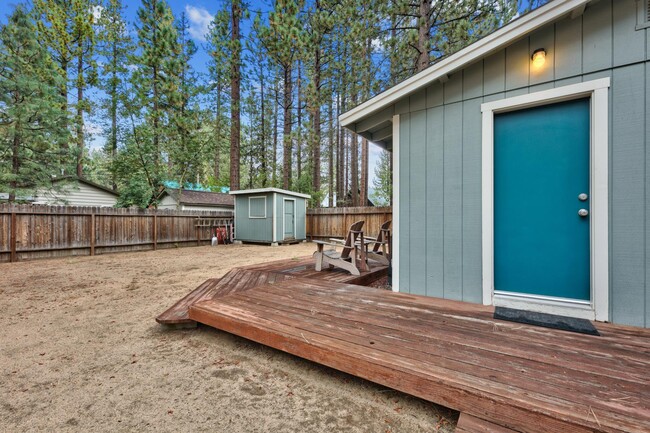 945 Alameda Ave in South Lake Tahoe, CA - Building Photo - Building Photo