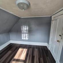 235 Downs St in Kingston, NY - Foto de edificio - Building Photo