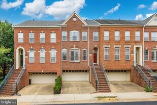 2821 Laura Gae Cir in Vienna, VA - Building Photo