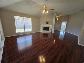 2126 Woodglen Dr in Garland, TX - Building Photo - Building Photo