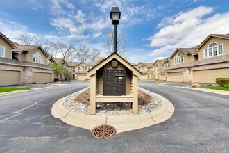 417 Ashbury Dr in Hinsdale, IL - Building Photo - Building Photo