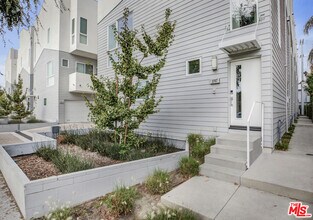 10907 Otsego St in Los Angeles, CA - Building Photo - Building Photo