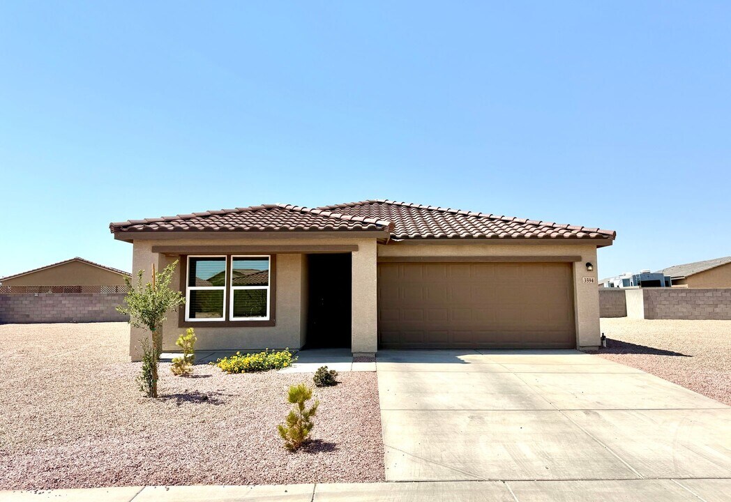 3594 Mariscal Dr in Kingman, AZ - Building Photo