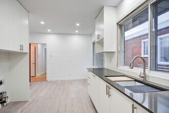 2959 Somerset Rue in St. Laurent, QC - Building Photo - Building Photo