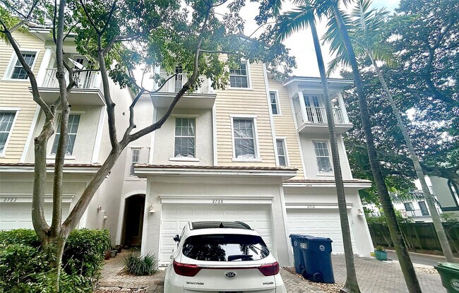 2720 NE 9th Ave in Wilton Manors, FL - Building Photo - Building Photo