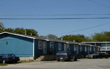 Mission Road Apartments in San Antonio, TX - Building Photo - Building Photo