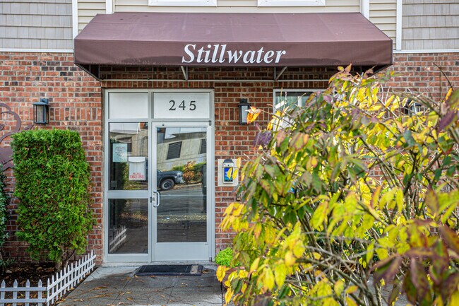 Stillwater Apartments in Tacoma, WA - Foto de edificio - Building Photo