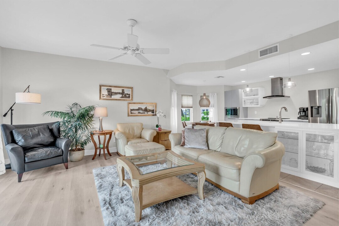 28600 Carriage Home Dr in Bonita Springs, FL - Building Photo