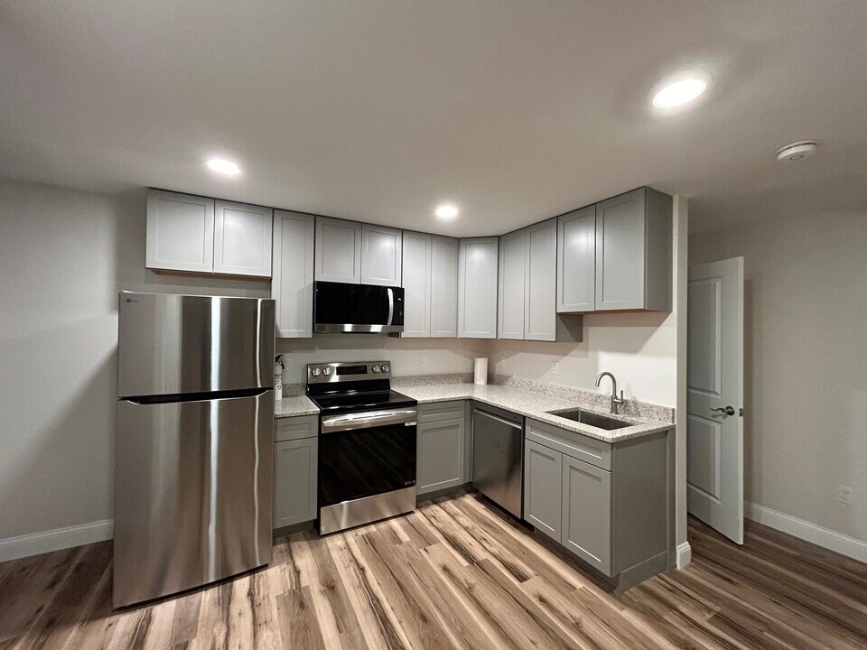 376 Colchester Ave, Unit Studio in Burlington, VT - Foto de edificio