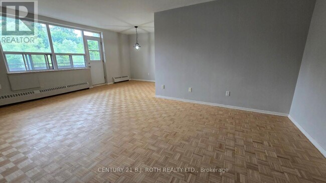 37 Peel St in Barrie, ON - Building Photo - Building Photo