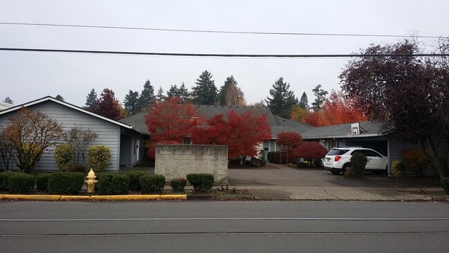 621-621 S Blaine St in Newberg, OR - Building Photo - Building Photo
