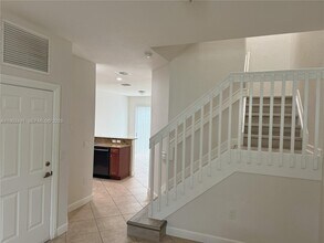 1048 NE 30th Ave in Homestead, FL - Building Photo - Building Photo