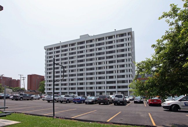 Harrison Apartments in Columbus, OH - Building Photo - Building Photo