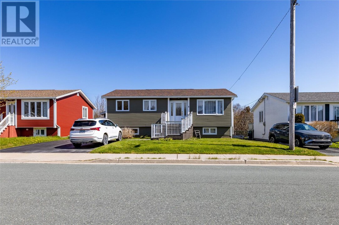 8 Donovan St in Mt Pearl, NL - Building Photo
