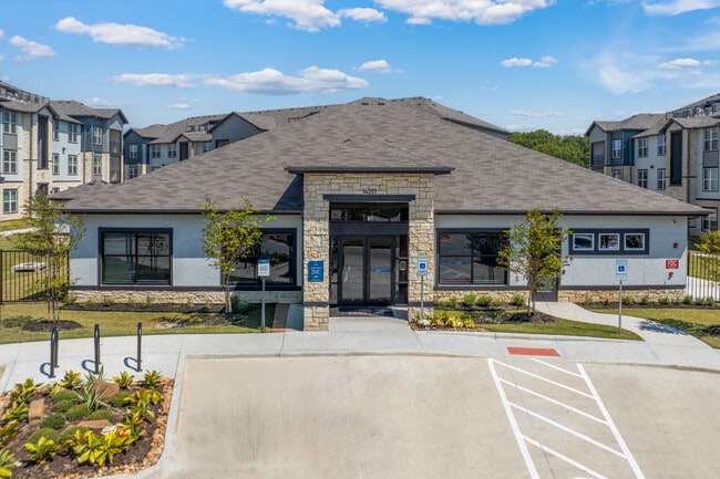 The Crossing at Clear Creek in Dallas, TX - Building Photo - Building Photo