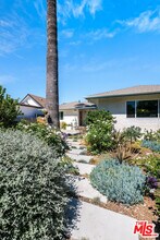 5651 Mammoth Ave in Los Angeles, CA - Building Photo - Building Photo