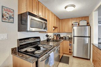 1151 N Marion St, Unit 102 in Denver, CO - Foto de edificio - Building Photo