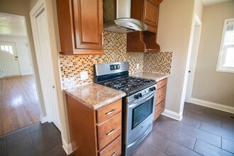 Cute 2 Bdrm * St Thomas * For Rent * Garage * Yard - AVAILABLE June 1 in St Thomas, ON - Building Photo - Building Photo