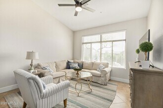 9716 E Janice Way in Scottsdale, AZ - Foto de edificio - Building Photo