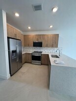 17108 SW 2nd Cir, Unit TOWNHOUSE in Pembroke Pines, FL - Building Photo