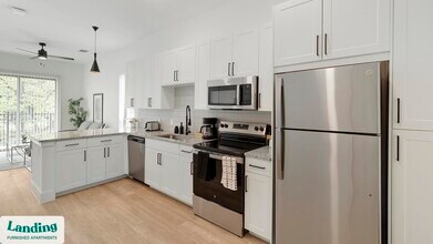 650 E Sycamore St in Denton, TX - Building Photo - Building Photo