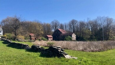 5 Fulton Homestead Rd in Red Hook, NY - Building Photo - Building Photo