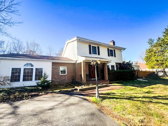 3502 Old Jones Rd in Dunkirk, MD - Building Photo - Building Photo