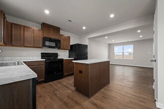 1018 Cambria Ln in Franklin, KY - Foto de edificio - Building Photo