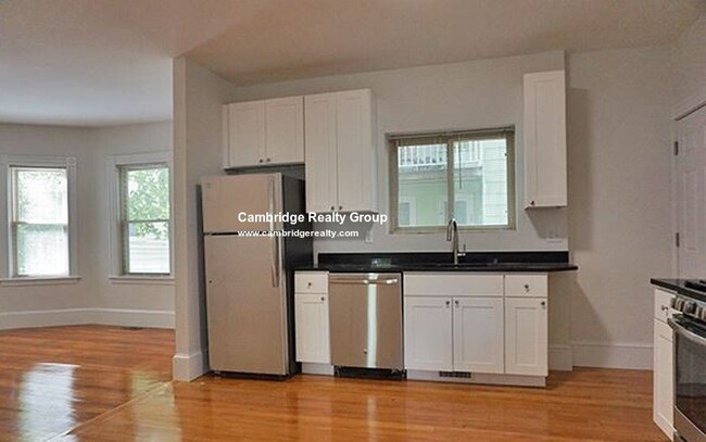 10 Stone Pl, Unit 2A in Somerville, MA - Building Photo - Building Photo