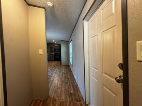 7650 US-90 in San Antonio, TX - Building Photo - Building Photo