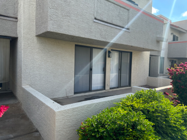 property at 985 N Granite Reef Rd