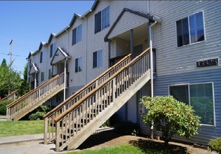 Victoria Gardens Apartments in Portland, OR - Building Photo - Building Photo