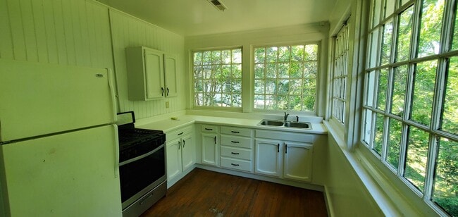 320 S Mendenhall St in Greensboro, NC - Building Photo - Building Photo