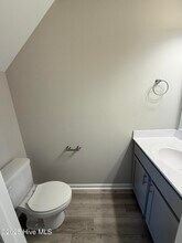 321 S Pointe Dr in Winterville, NC - Building Photo - Building Photo