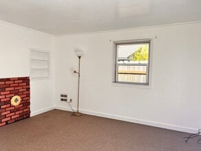 675-685 Elrod Ave in Coos Bay, OR - Building Photo - Building Photo